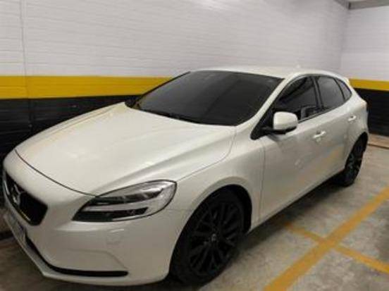 VOLVO V40 2019