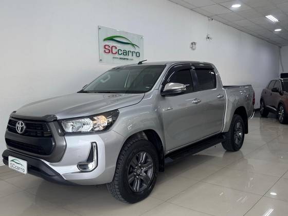 TOYOTA HILUX 2024
