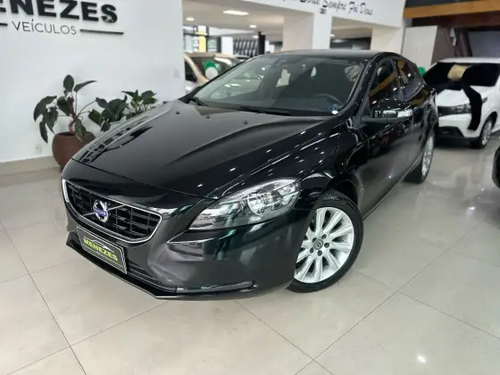VOLVO V40 2016