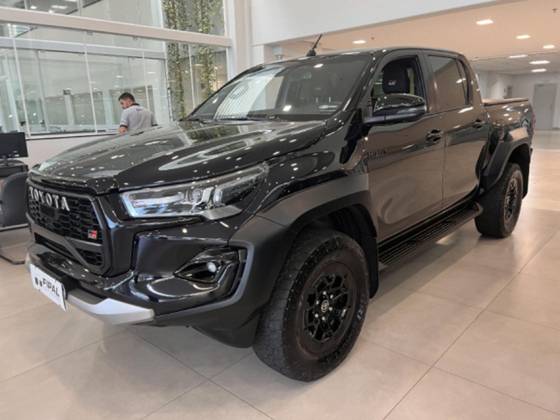 TOYOTA HILUX 2023