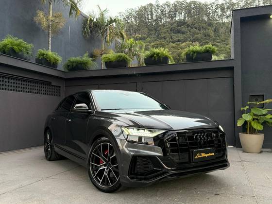 AUDI Q8 2022