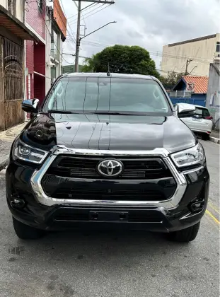 TOYOTA HILUX 2025
