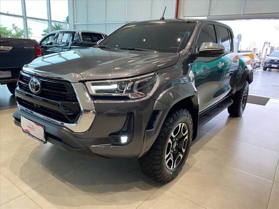 TOYOTA HILUX 2024