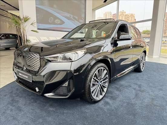 BMW iX1 2024
