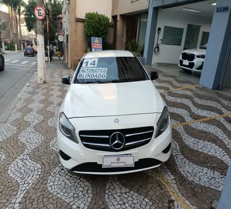 MERCEDES-BENZ A 200 2014
