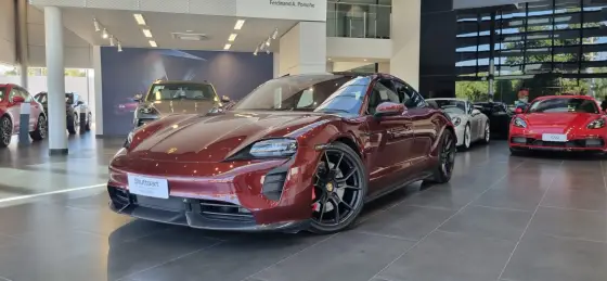 PORSCHE TAYCAN 2023
