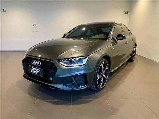 AUDI A4 2024