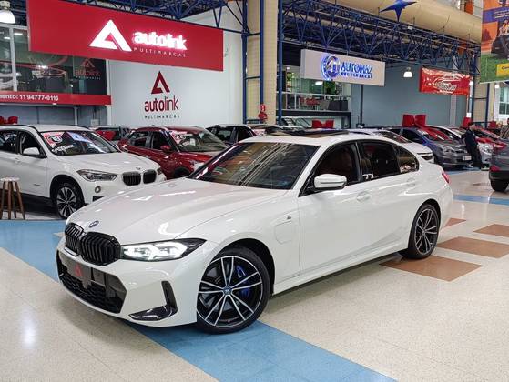 BMW 330e 2024