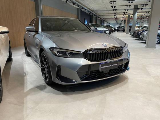 BMW 330e 2023