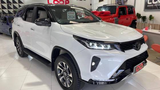 TOYOTA HILUX 2024