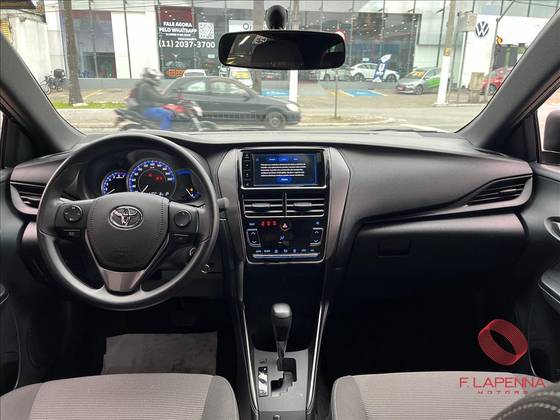 TOYOTA YARIS 2024