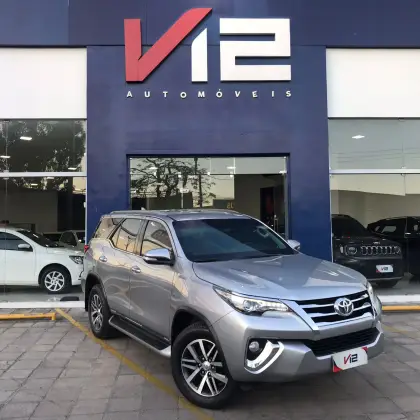 TOYOTA HILUX SW4 2017