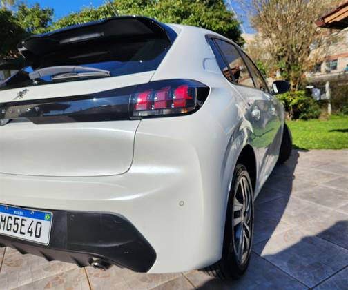 PEUGEOT 208 2021