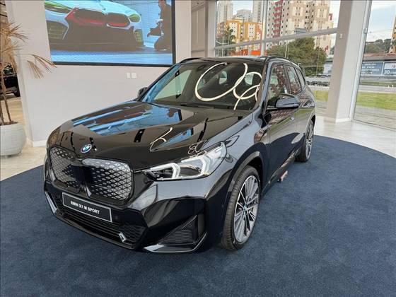 BMW iX1 2025