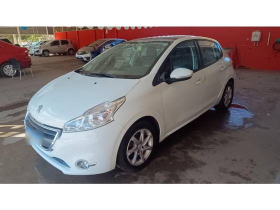 PEUGEOT 208 2015