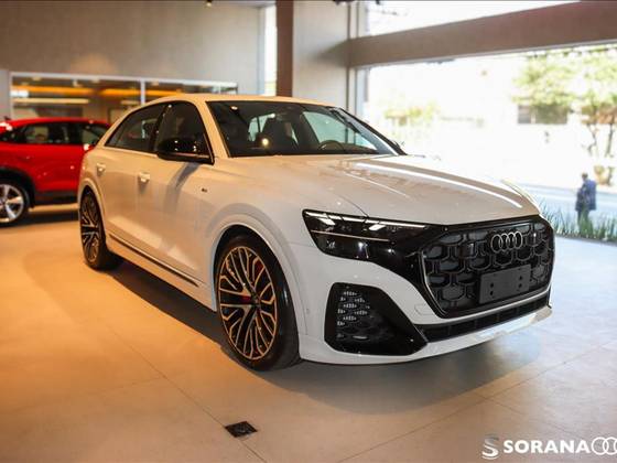 AUDI Q8 2025