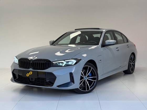 BMW 330e 2024