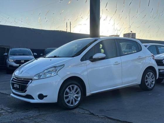 PEUGEOT 208 2015