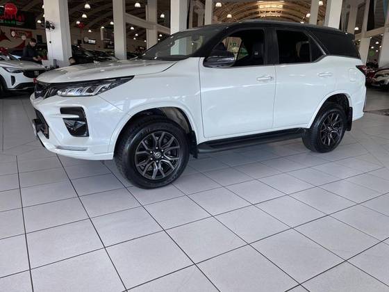 TOYOTA HILUX SW4 2022