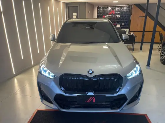 BMW iX1 2024