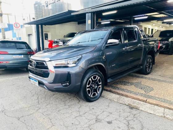 TOYOTA HILUX 2024