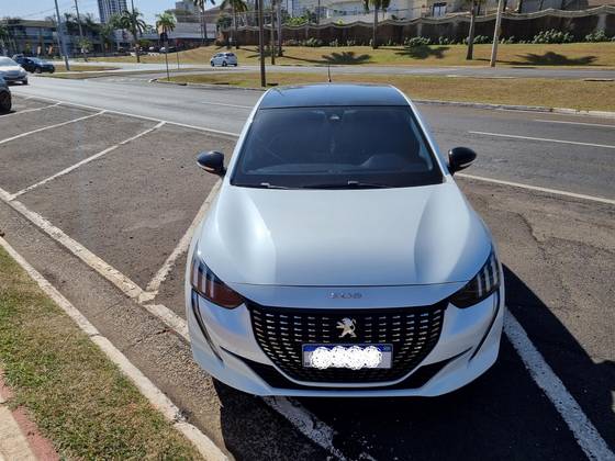 PEUGEOT 208 2021