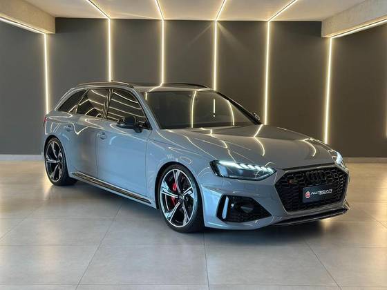 AUDI RS4 2021