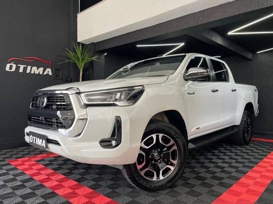 TOYOTA HILUX 2024