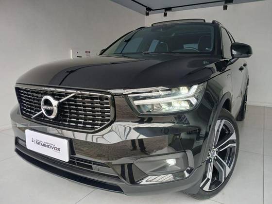 VOLVO XC40 2022