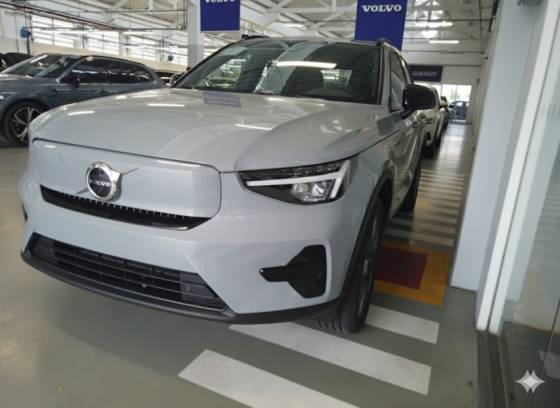 VOLVO EX40 2026