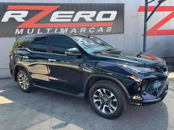 TOYOTA HILUX SW4 2025