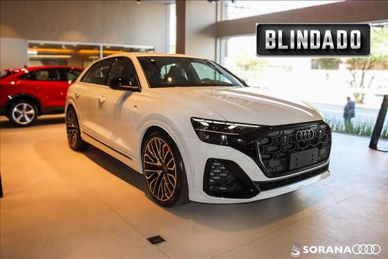AUDI Q8 2025