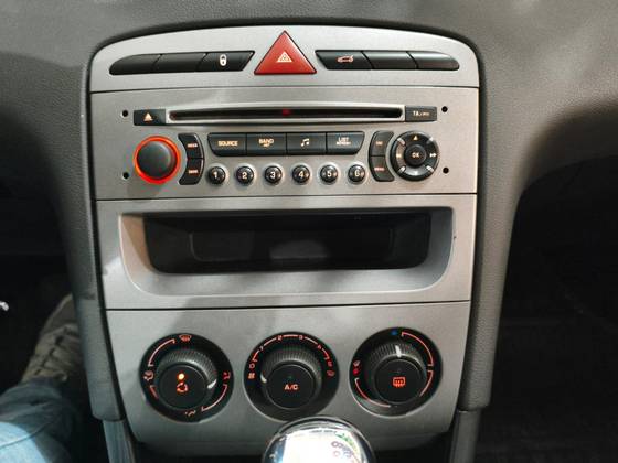 PEUGEOT 408 2012