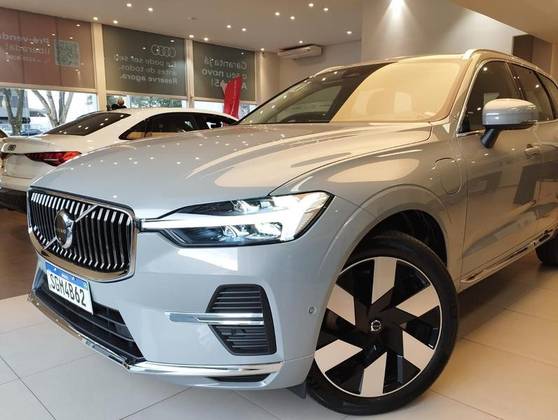 VOLVO XC60 2025
