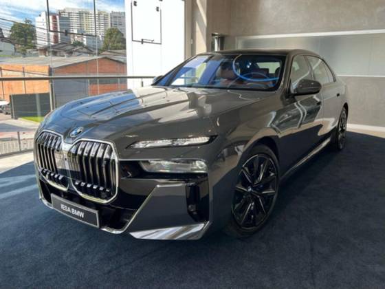 BMW i7 2024
