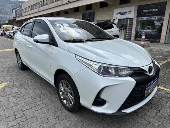 TOYOTA YARIS 2025