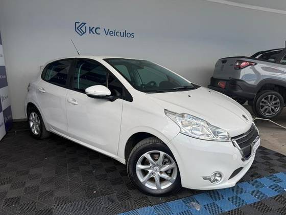 PEUGEOT 208 2015