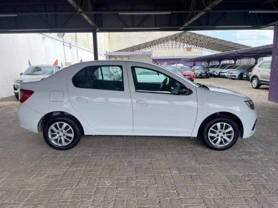 RENAULT LOGAN 2025
