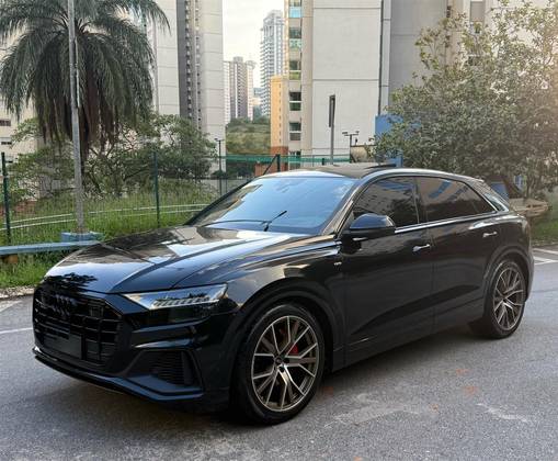 AUDI Q8 2020