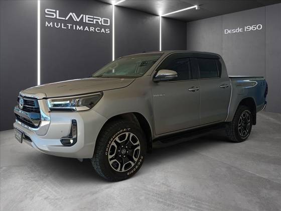 TOYOTA HILUX 2023