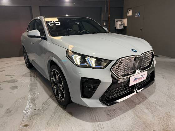 BMW iX2 2025